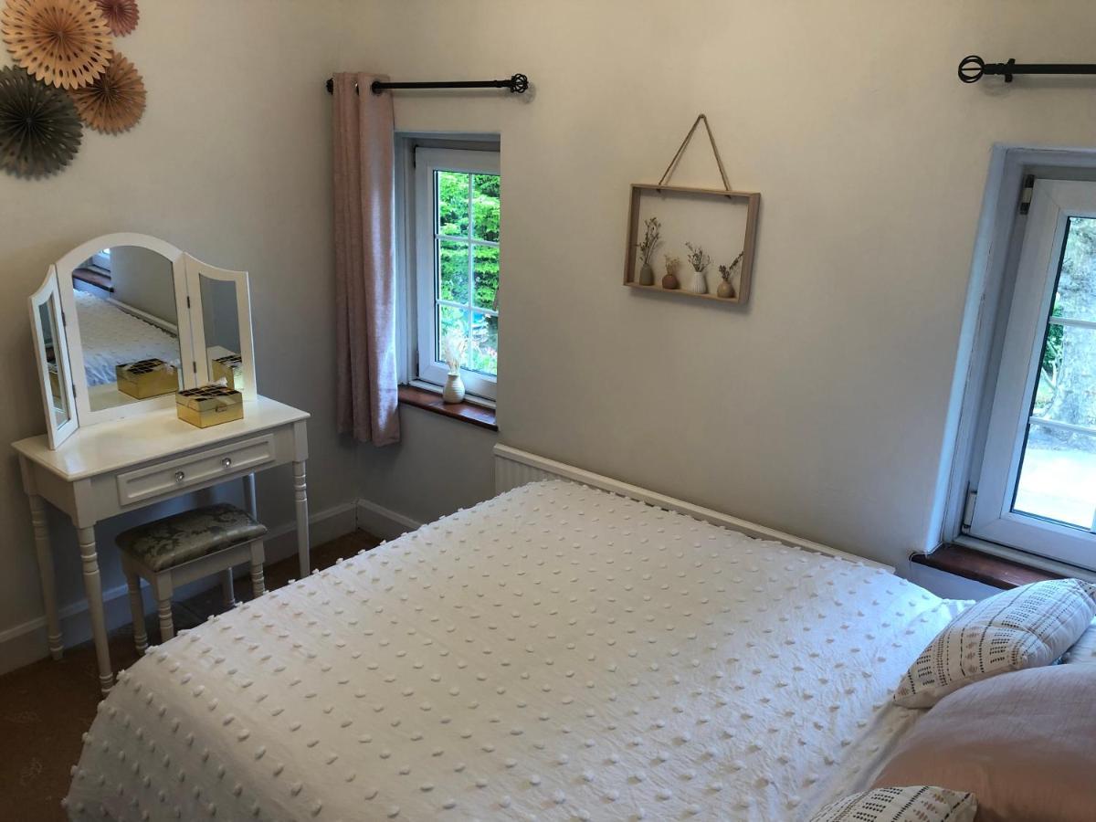 Cosy Rustic 3 Bed Cottage, Great Train Links Bebington Εξωτερικό φωτογραφία
